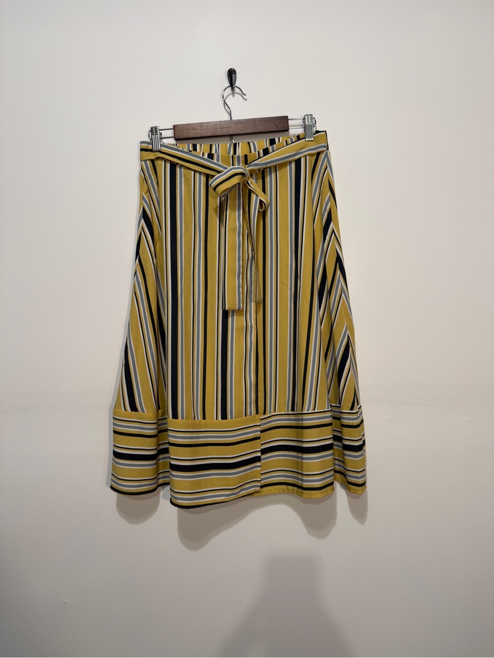 NWOT Lara Striped Tie-Waist Midi Skirt in Mustard Yellow Size M